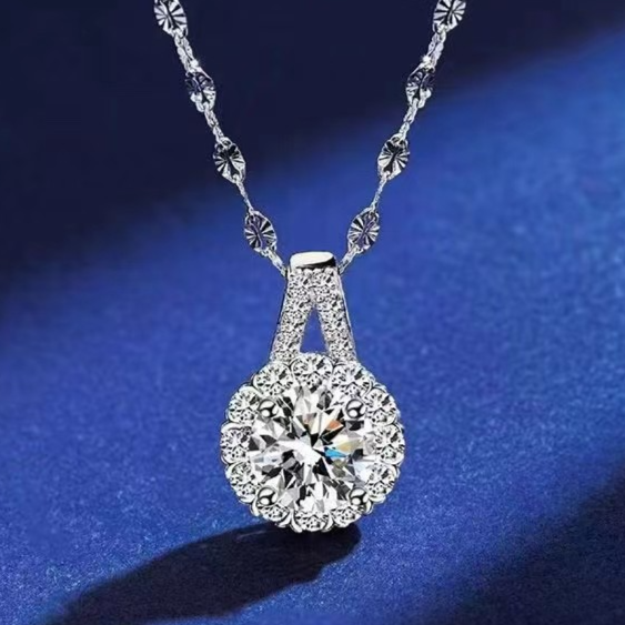 Titanium Steel Moissanite Flower Pendant Necklace