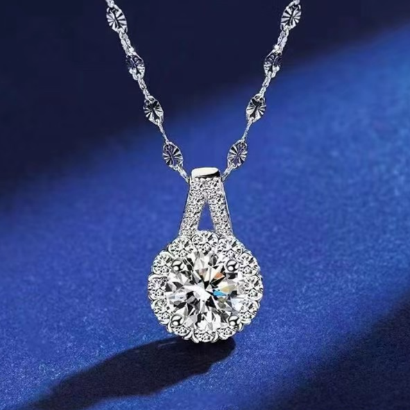 Titanium Steel Moissanite Flower Pendant Necklace