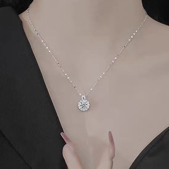 Titanium Steel Moissanite Flower Pendant Necklace